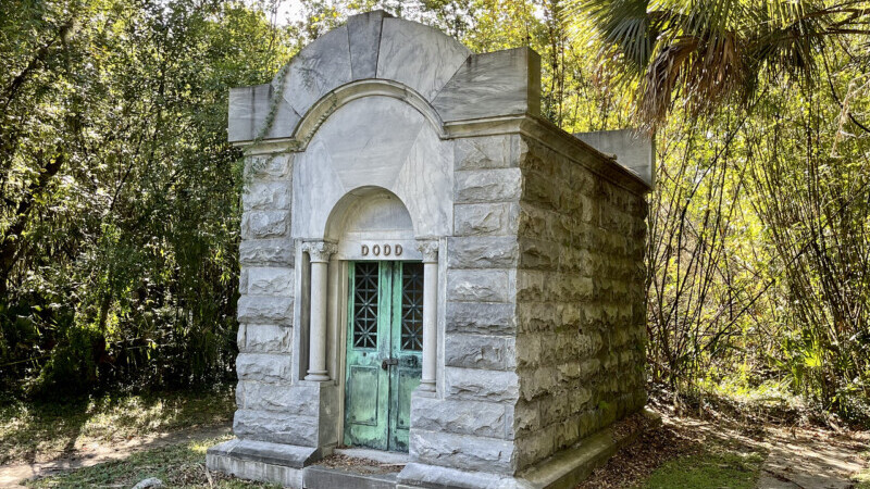 Featured image for “Jax lore: Ghosts of Evergreen Cemetery”