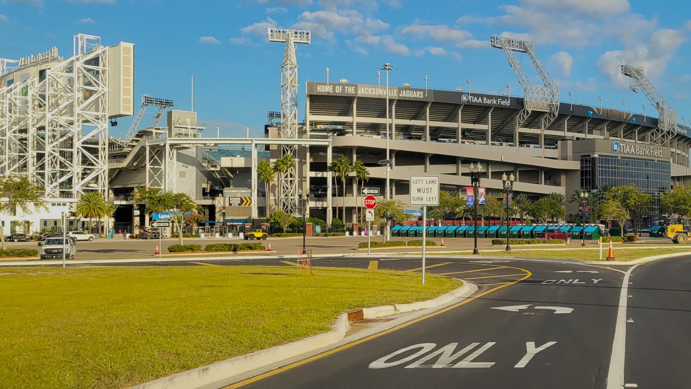 Featured image for “Gators and Dawgs descend on Jacksonville; what you need to know to get around.”