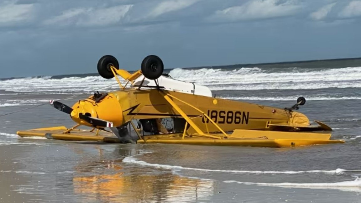Featured image for “Small plane makes emergency landing on the beach”