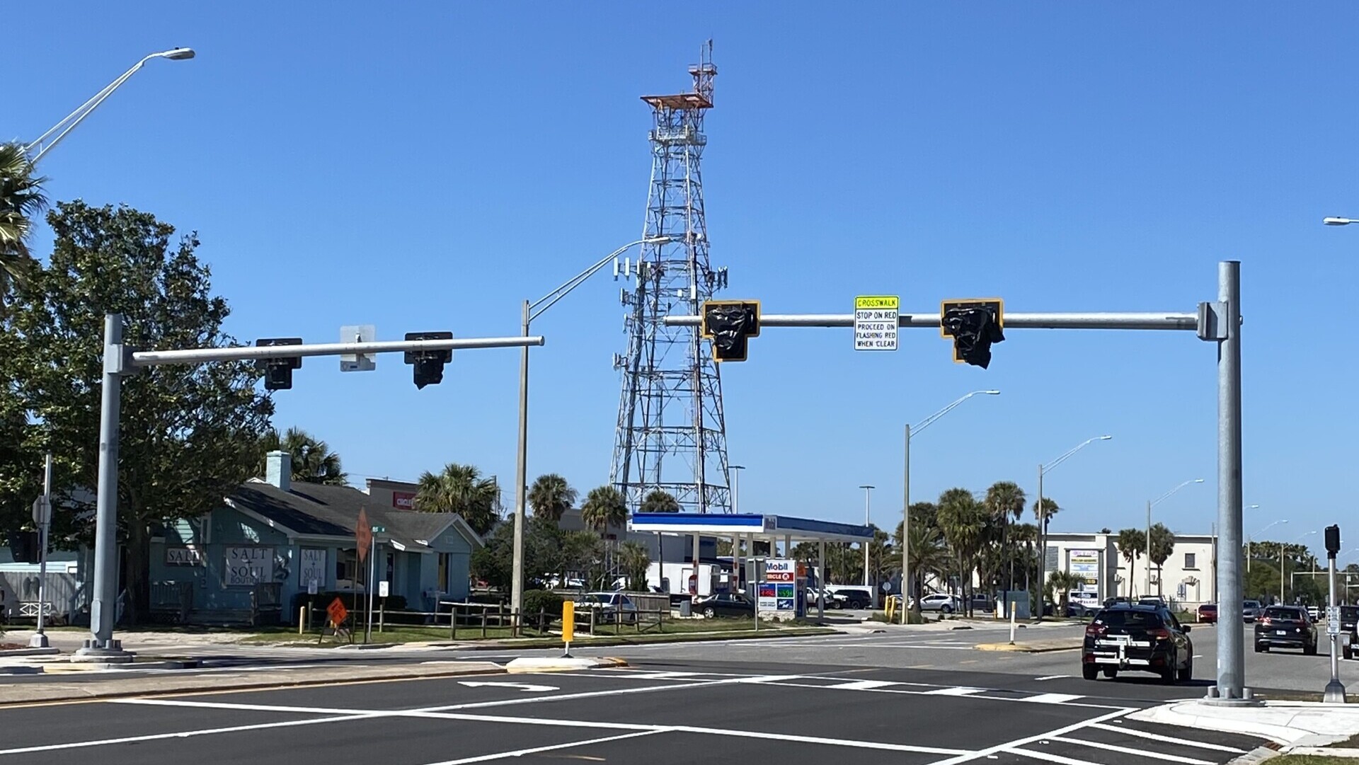 Featured image for “#AskJAXTDY: Are these traffic lights in Jax Beach ever turning on? ”