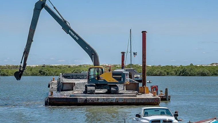 Featured image for “Dredging planned next week in Salt Run”