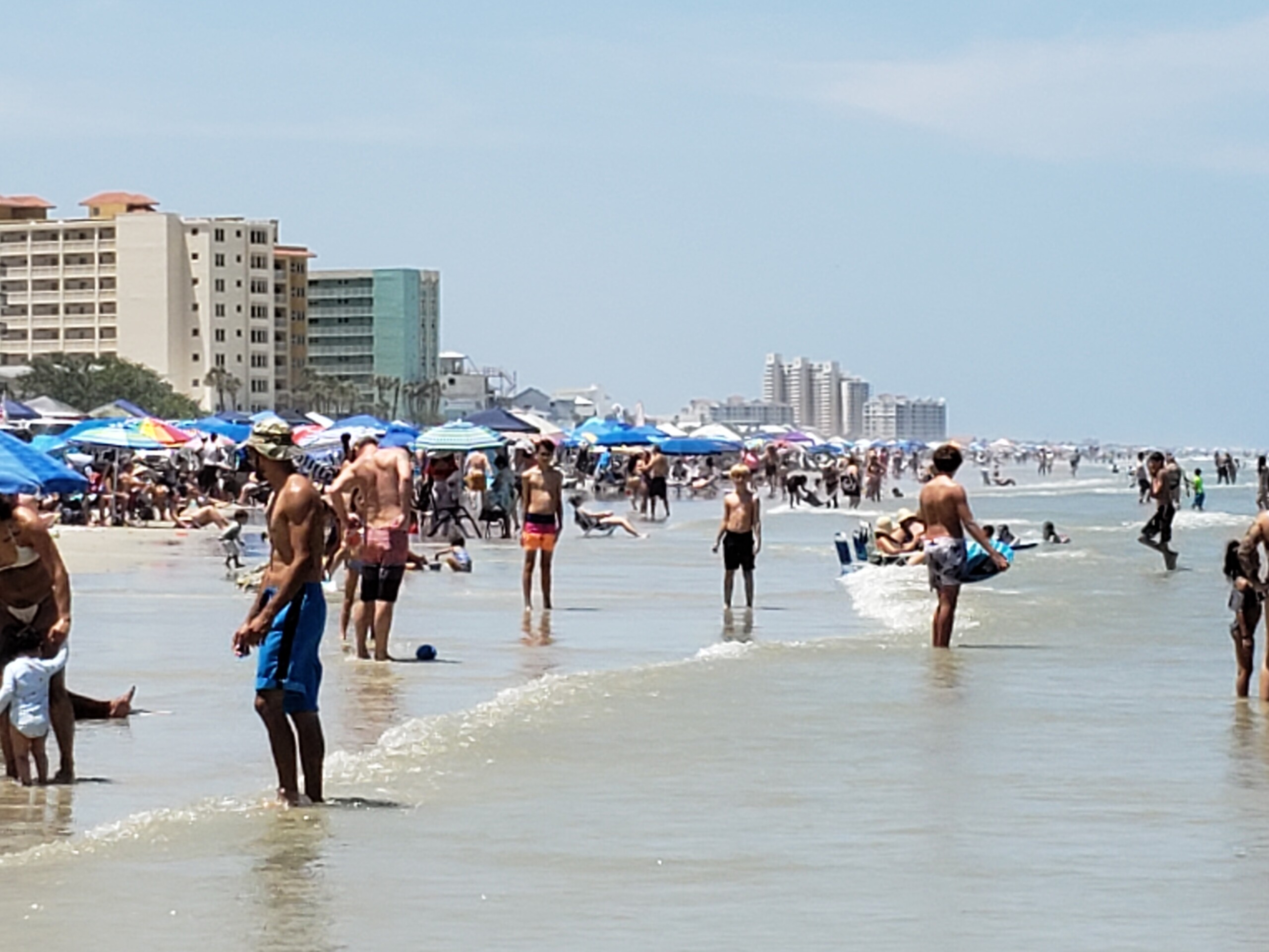Featured image for “Warm coastal waters may fuel flesh-eating bacteria”