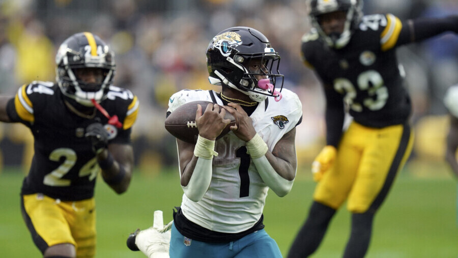 Featured image for “SPORTS | Jaguars gritty, not pretty in win over Steelers”