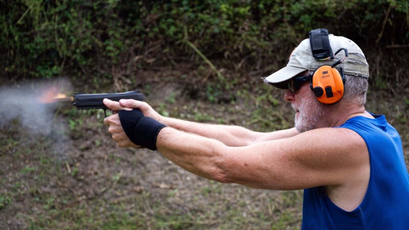 Featured image for “Florida attorney general says it’s legal to carry guns openly”