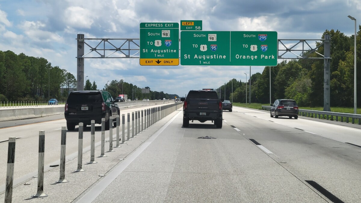 Cars travel on the East Beltway express lanes in Jacksonville l Dan Scanlan, WJCT News 89.9