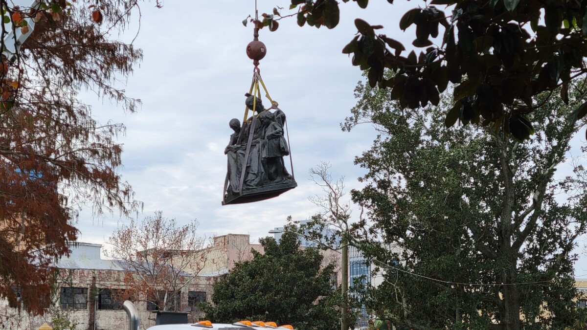 The Women of the Confederacy monument is lifted off its base at Springfield Park on Dec. 27, 2023. | Dan Scanlan, WJCT News 89.9