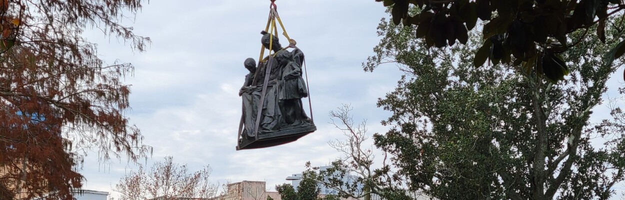 The Women of the Confederacy monument is lifted off its base at Springfield Park on Dec. 27, 2023. | Dan Scanlan, WJCT News 89.9