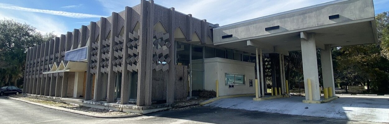 A developer wants to tear down the former savings and loan at 930 University Blvd. N., at northwest Arlington Expressway and University Boulevard. | Ric Anderson, Jacksonville Daily Record