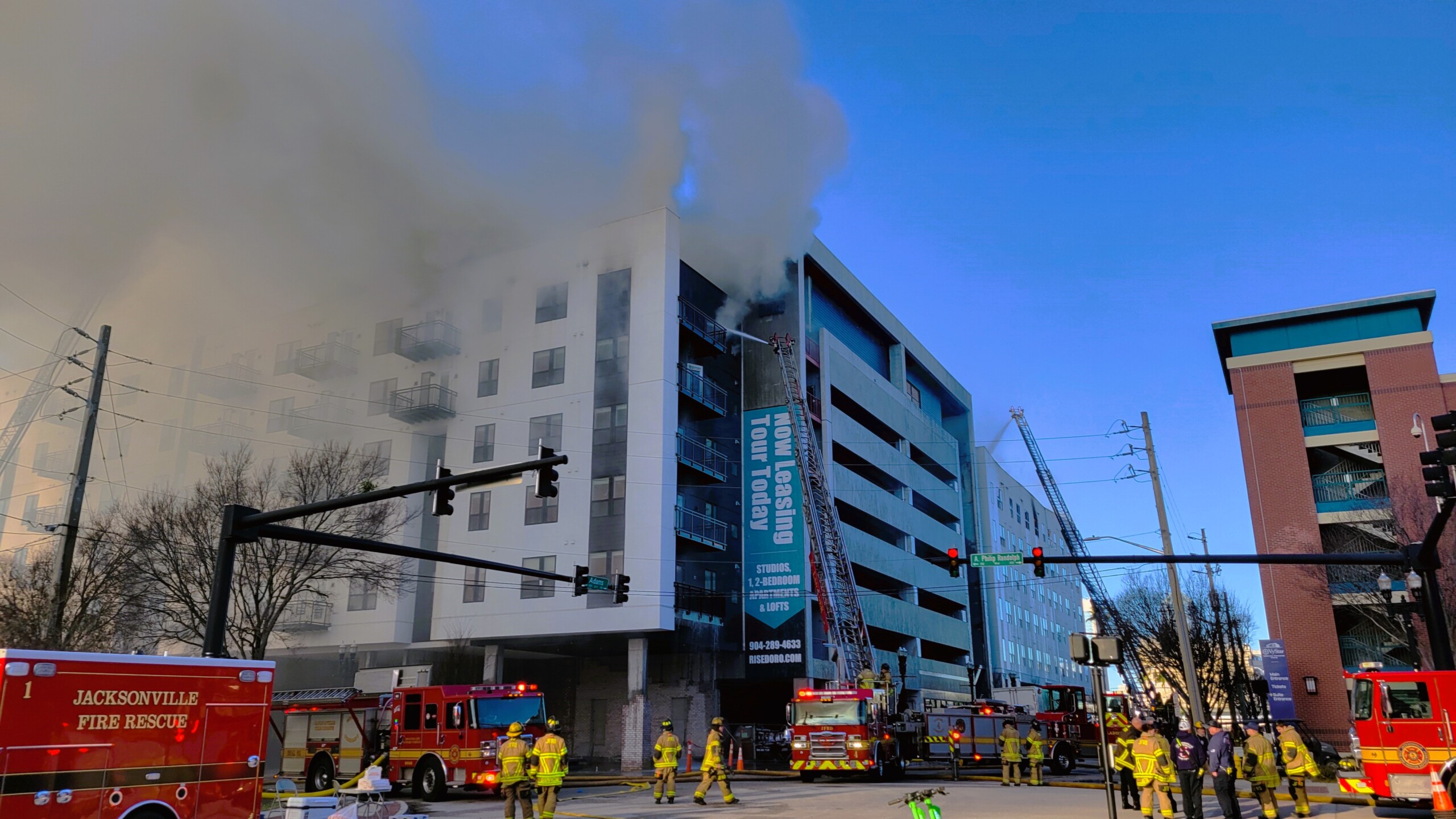 More than 100 firefighters battle a fire Jan. 29, 2024, at the $65 million Rise Doro apartments. | Dan Scanlan, Jacksonville Today