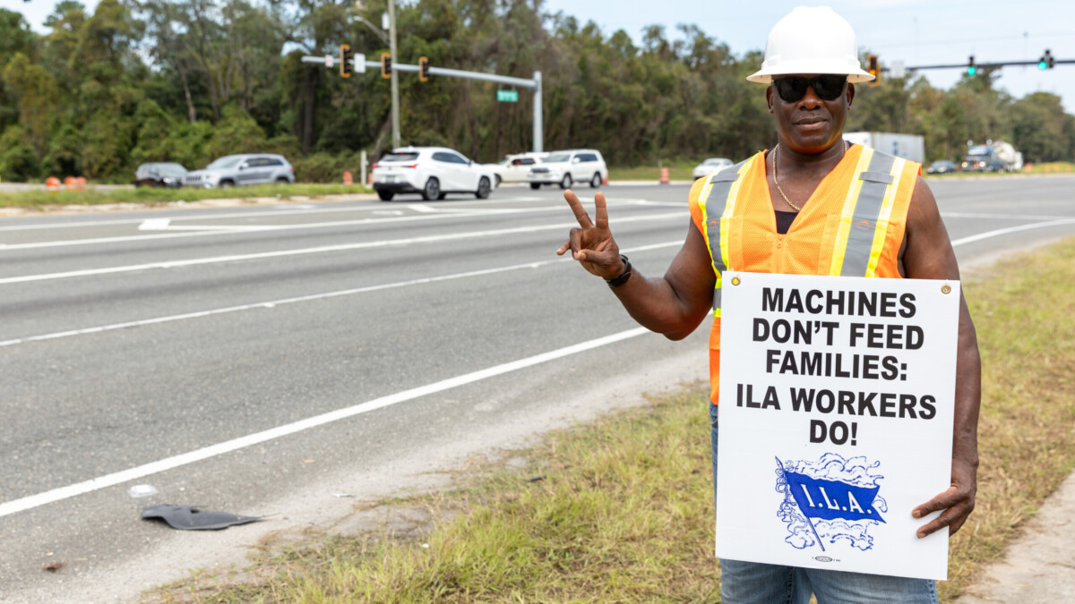 Longshoremen work stoppage