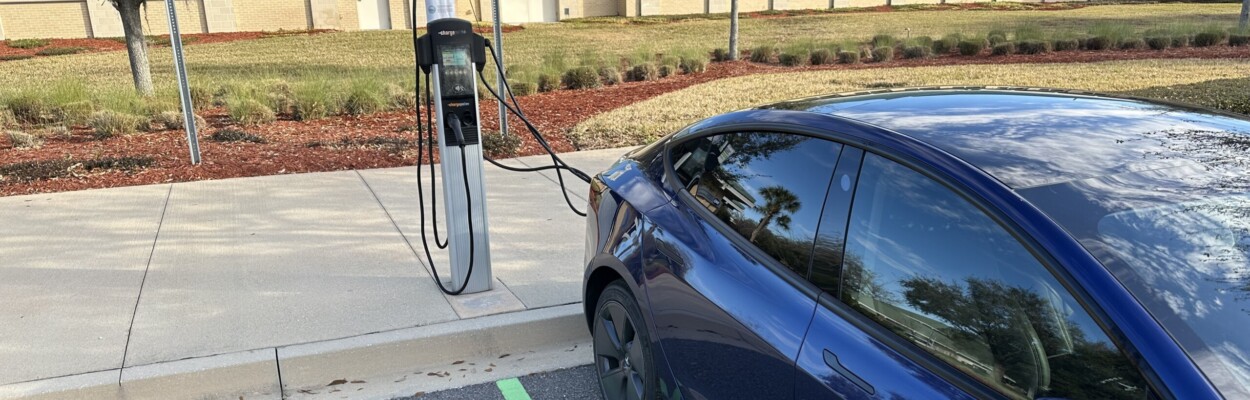 Electric vehicle charging station