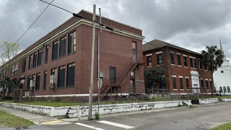 Featured image for “Vacant Axson school could become boutique hotel”