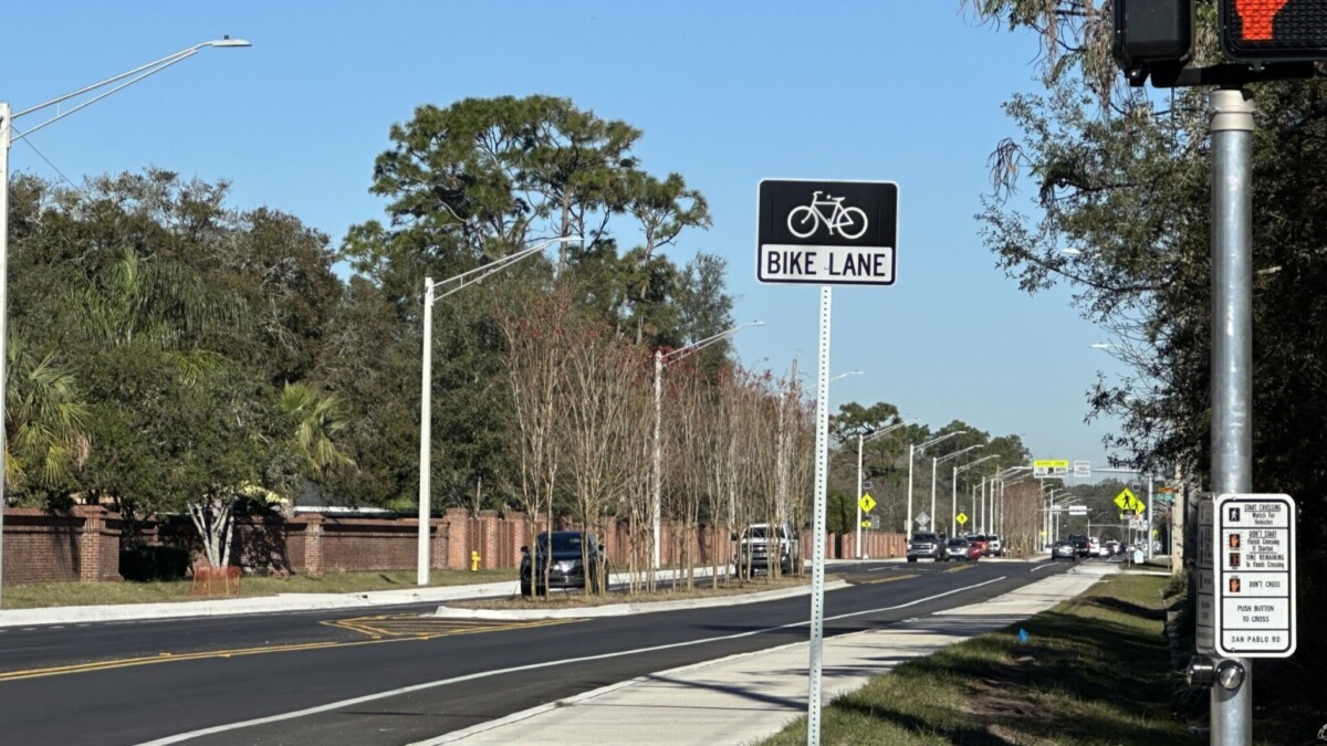 Streetlights on San Pablo Road