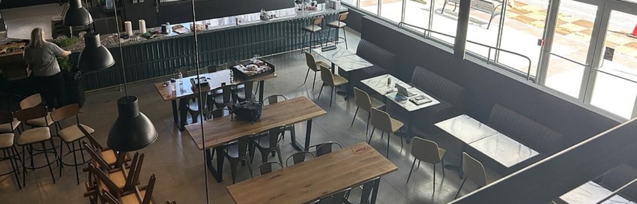 Pour Taproom inside