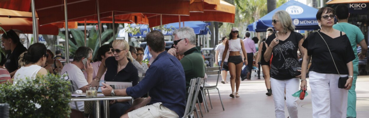 People dining outside in Miami Beach