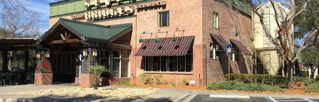 Exterior of Seven Bridges Grille & Brewery