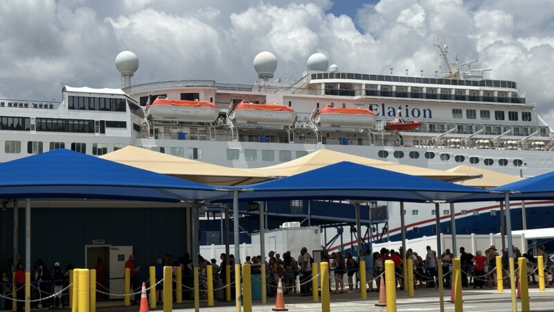 Featured image for “Carnival Cruise Line embarks on putting teens to work”