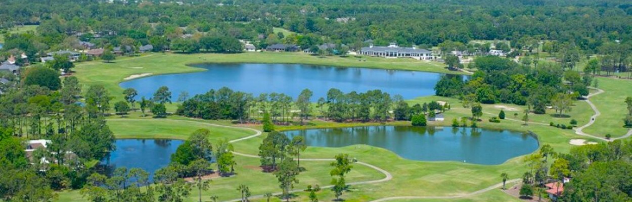 Aerial view of Deerwood Country Club .