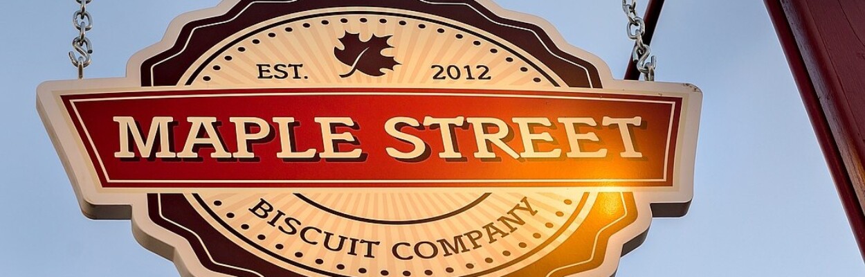 Maple Street sign