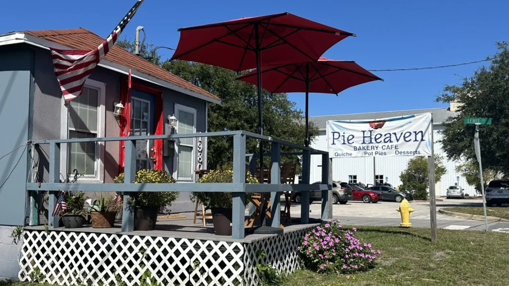 Pie shop offers government shutdown help