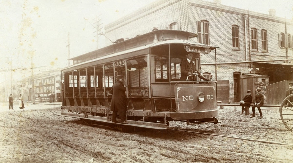 historic photo of LaVilla streetcar