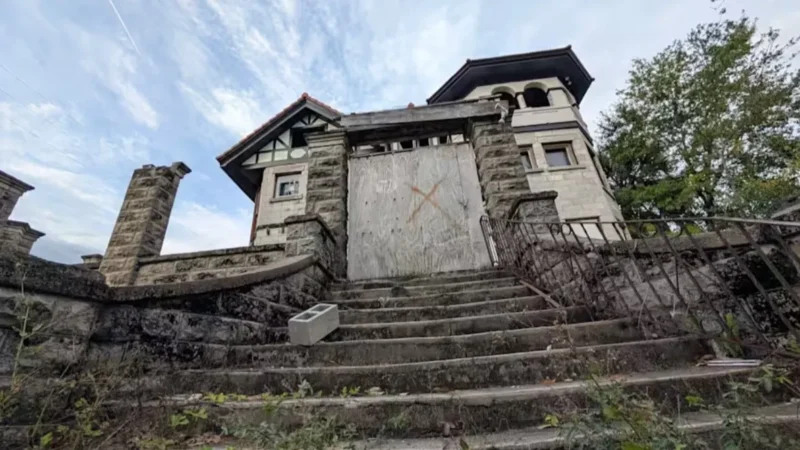 Featured image for “New owner plans to rehab historic Drew Mansion in Springfield”