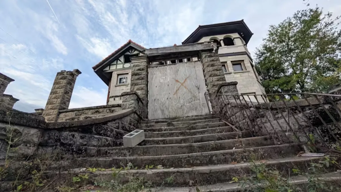 Exterior view of Drew Mansion