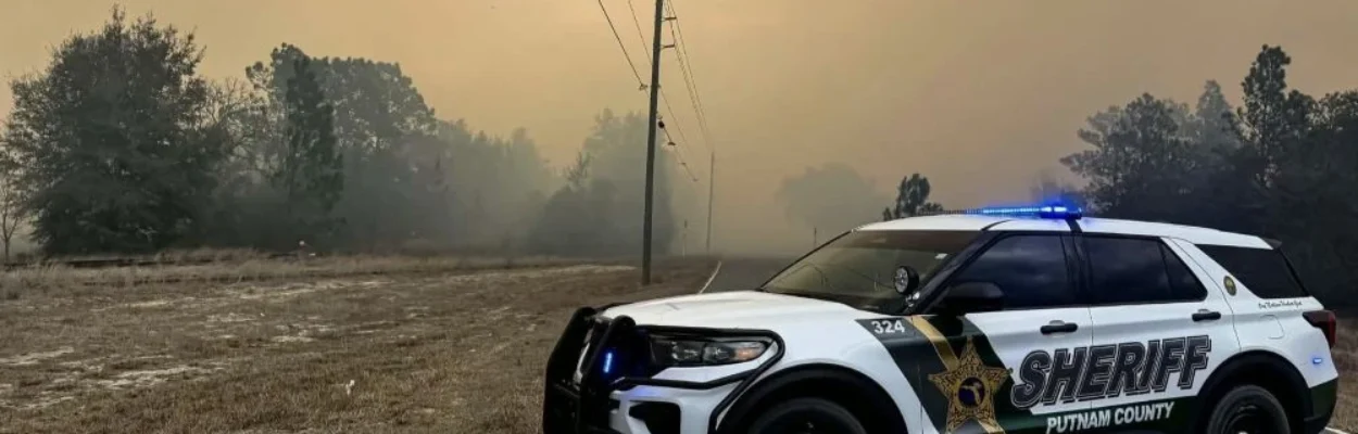 A police car surrounded by smoke from wildfires in Putnam County.