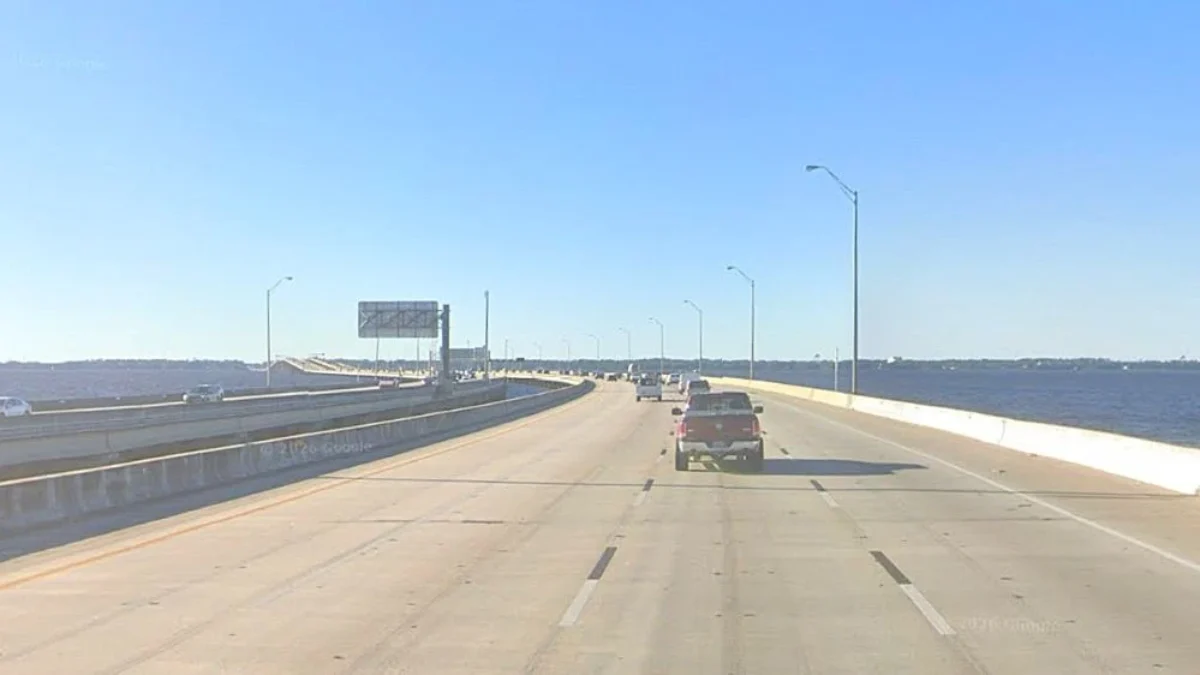 Traffic on the Buckman Bridge northbound.