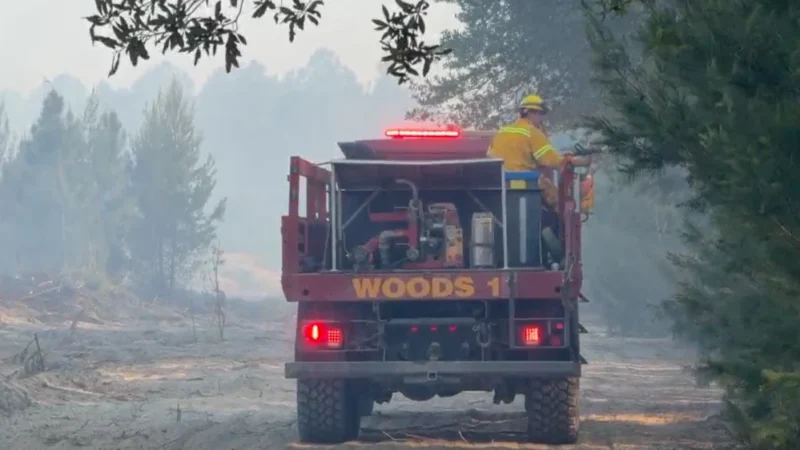 Featured image for “Clay-Putnam wildfire grows slightly as smoke blankets Northeast Florida”
