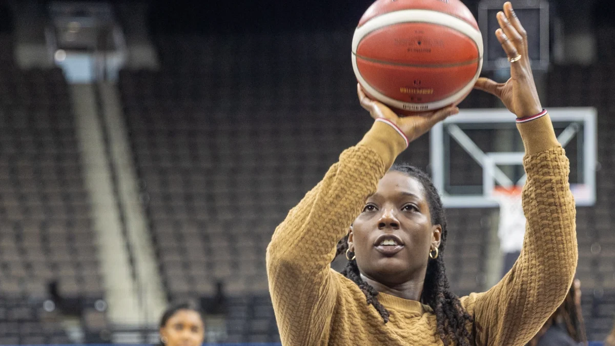 Rennia Davis of the Jacksonville Waves