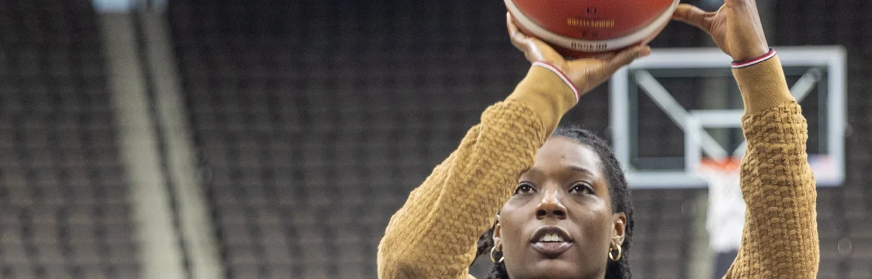 Rennia Davis of the Jacksonville Waves