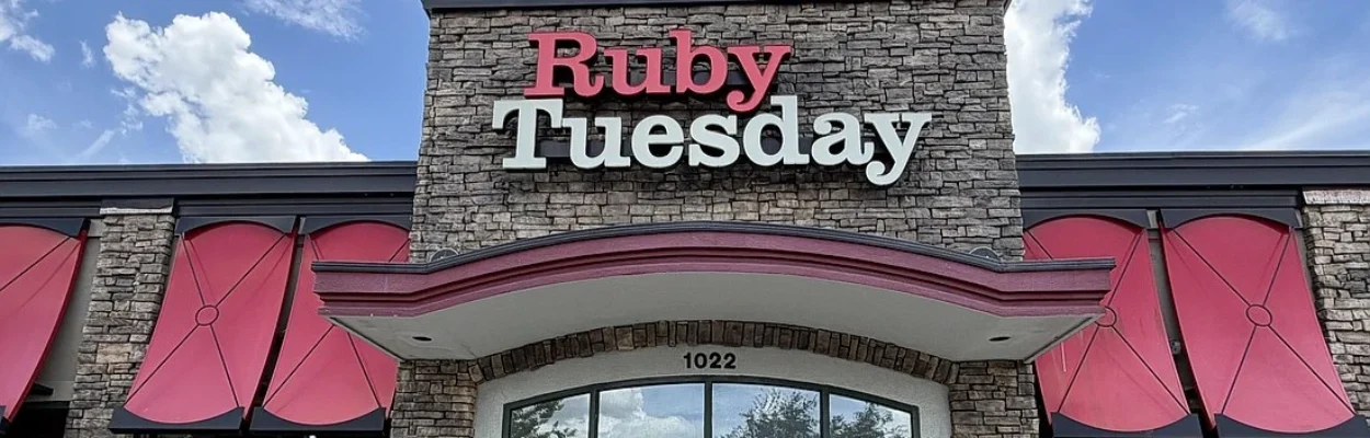 The front entrance of Ruby Tuesday.