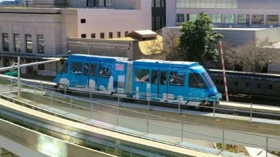 Skyway cars pulling into a station