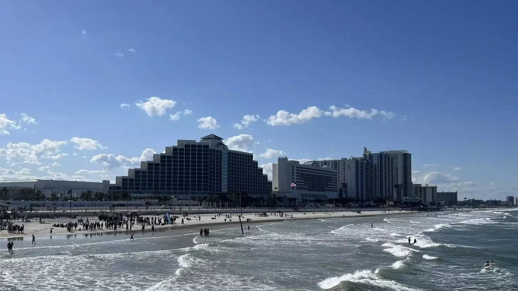 Photo of the coastline in Daytona Beach.