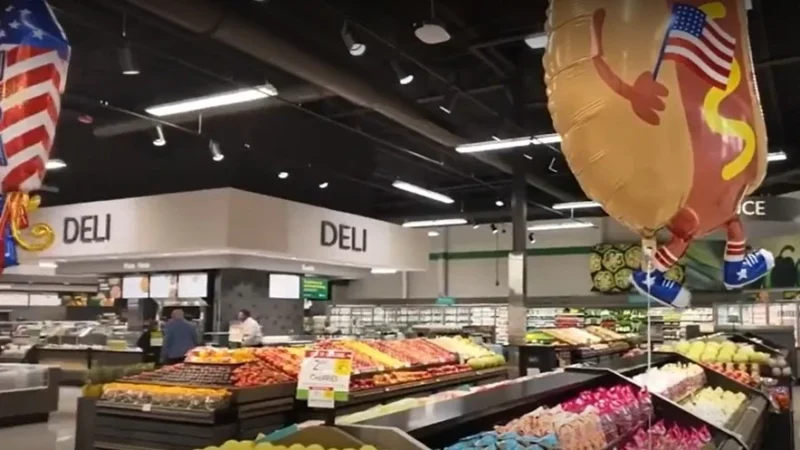Featured image for “Publix reopens in Fernandina Beach after a year of renovations”