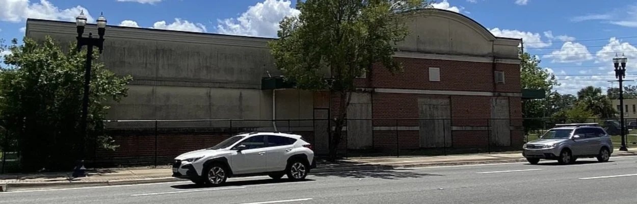 Cars exiting Interstate 10 onto Union Street pass the derelict Sax Seafood & Grill at 816 W. Union St.