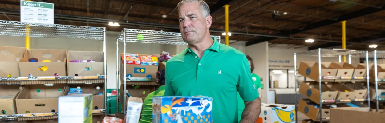 Publix CEO Kevin Murphy sorts food at a Jacksonville food bank.