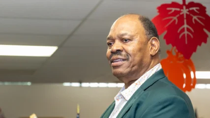 Featured image for “Basketball Hall of Famer Artis Gilmore announces Jacksonville City Council bid”