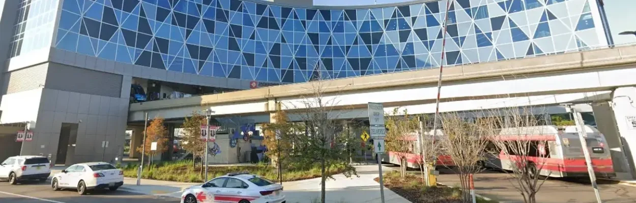 The JTA headquaters, with cars and buses parked in front.