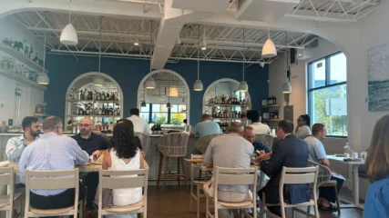 Featured image for “REVIEW | Alder & Oak beckons with pizza and a good time”