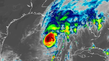Featured image for “Hurricane Isaias could trigger tornado supercells across North Florida”